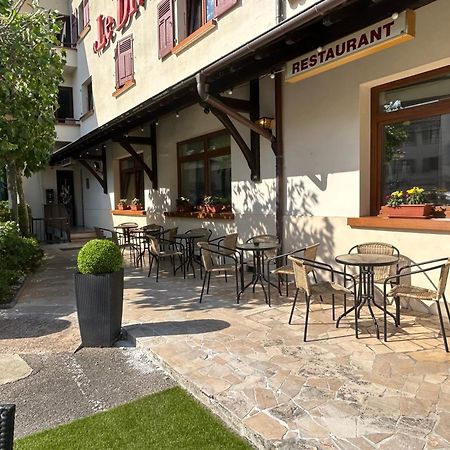 Hotel Le Divona "Au Coeur De Divonne" מראה חיצוני תמונה