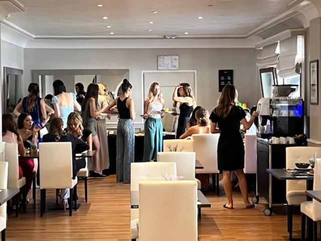 Hotel Le Divona "Au Coeur De Divonne" מראה חיצוני תמונה
