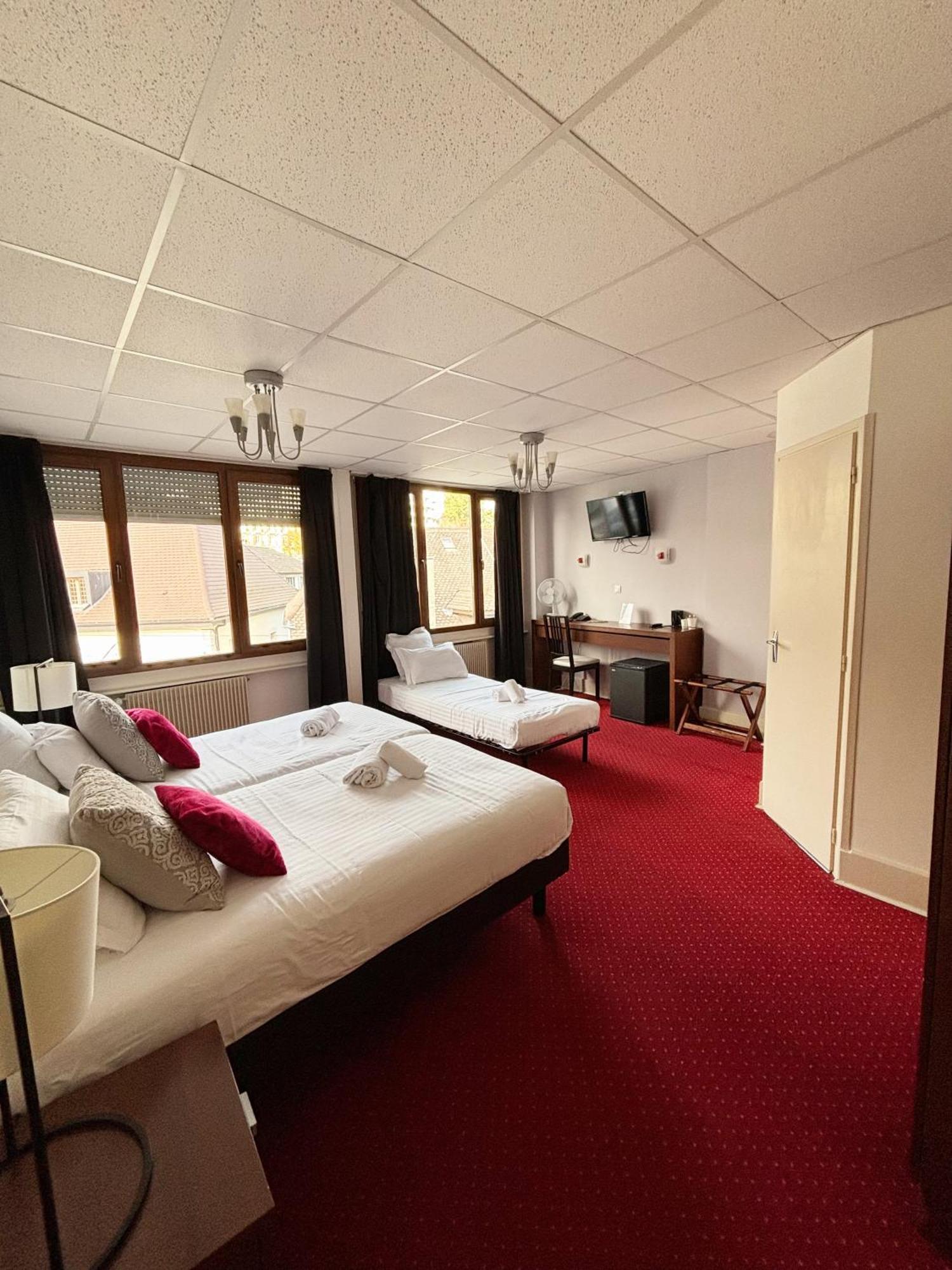 Hotel Le Divona "Au Coeur De Divonne" מראה חיצוני תמונה