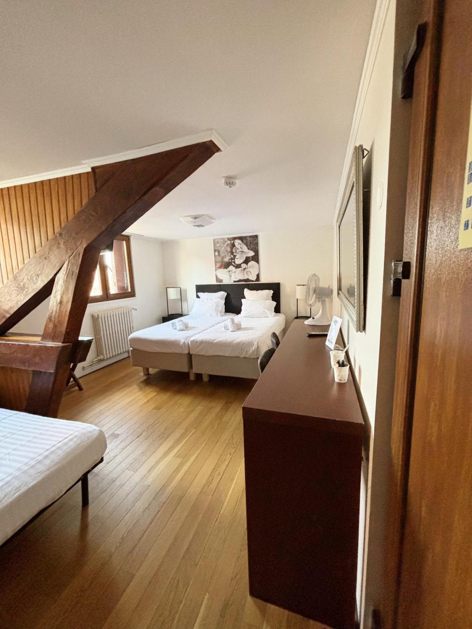 Hotel Le Divona "Au Coeur De Divonne" מראה חיצוני תמונה