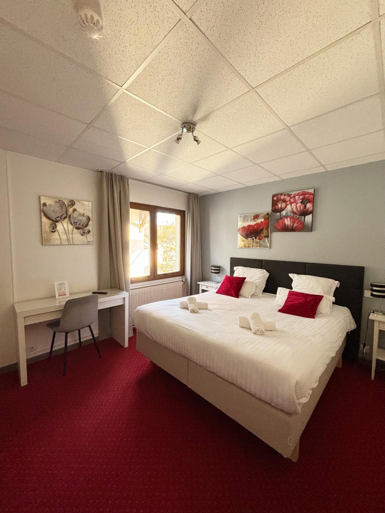 Hotel Le Divona "Au Coeur De Divonne" מראה חיצוני תמונה