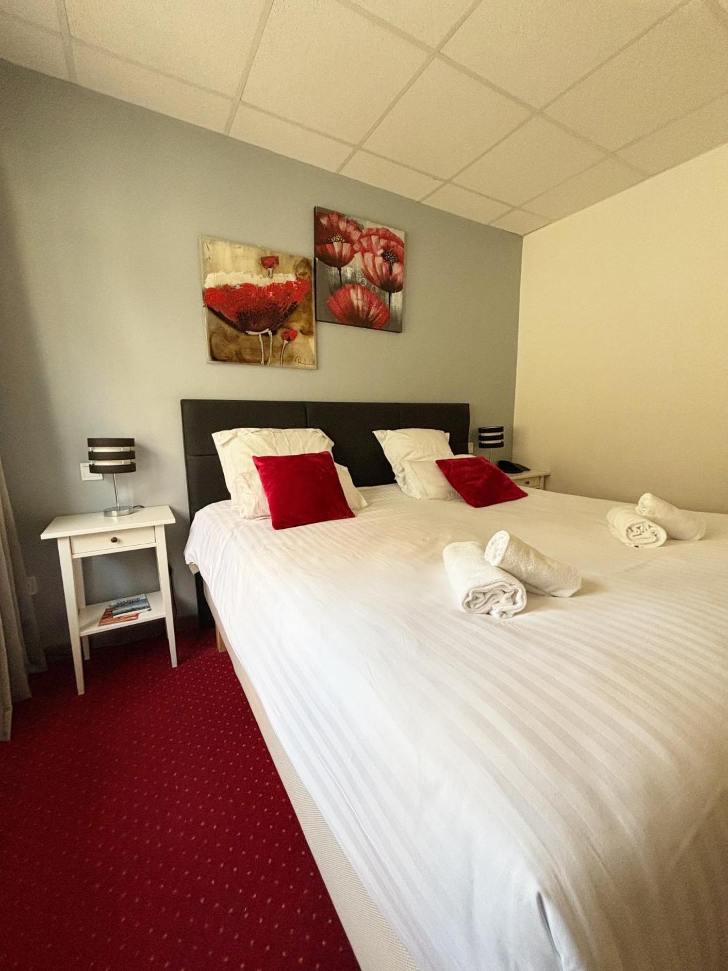 Hotel Le Divona "Au Coeur De Divonne" מראה חיצוני תמונה