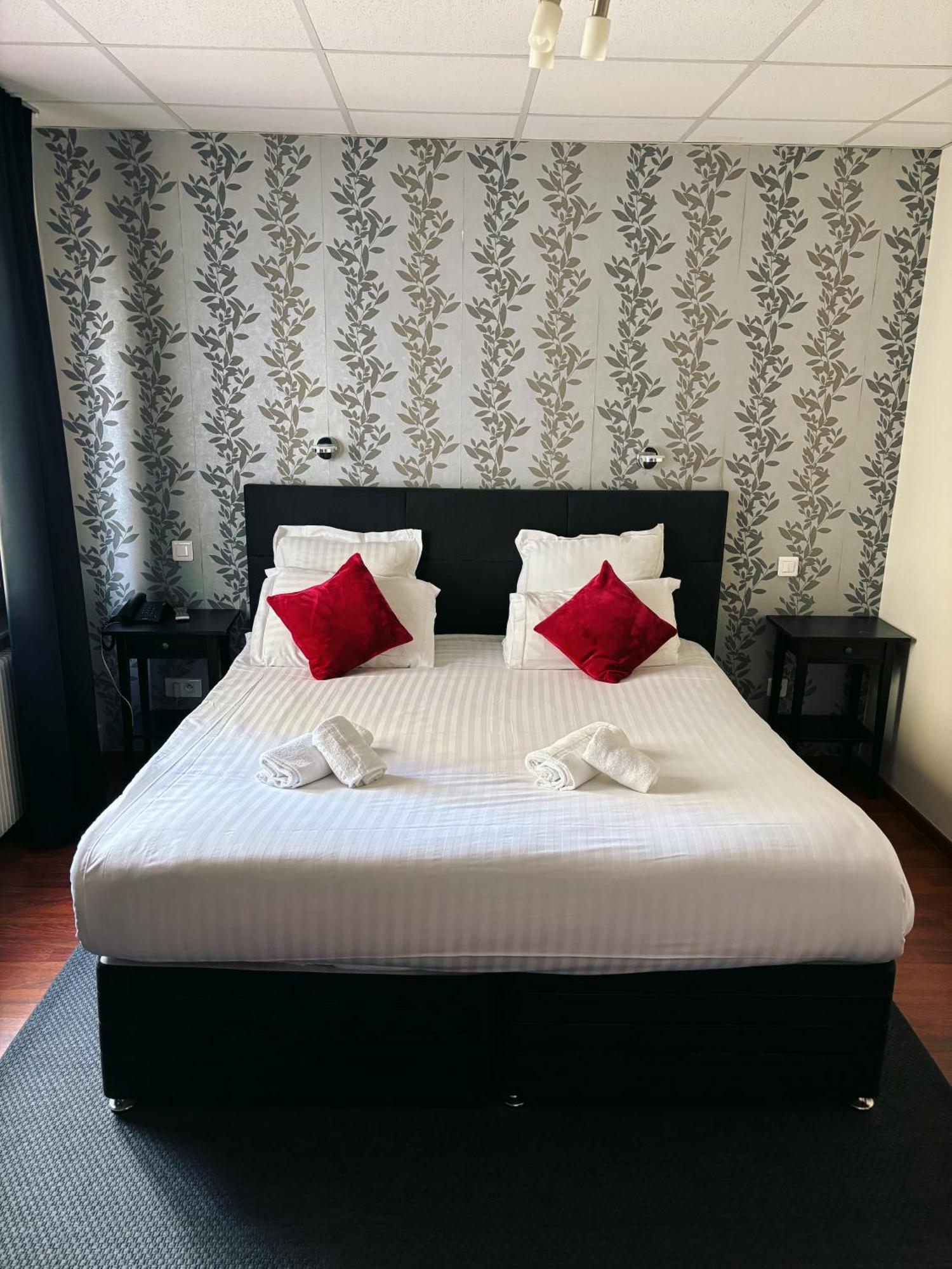 Hotel Le Divona "Au Coeur De Divonne" מראה חיצוני תמונה