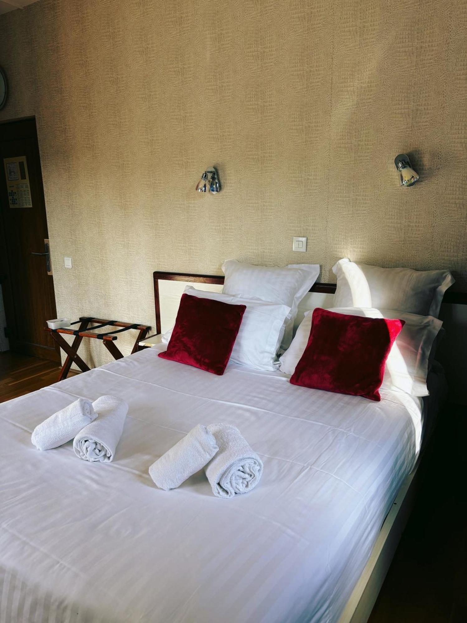 Hotel Le Divona "Au Coeur De Divonne" מראה חיצוני תמונה
