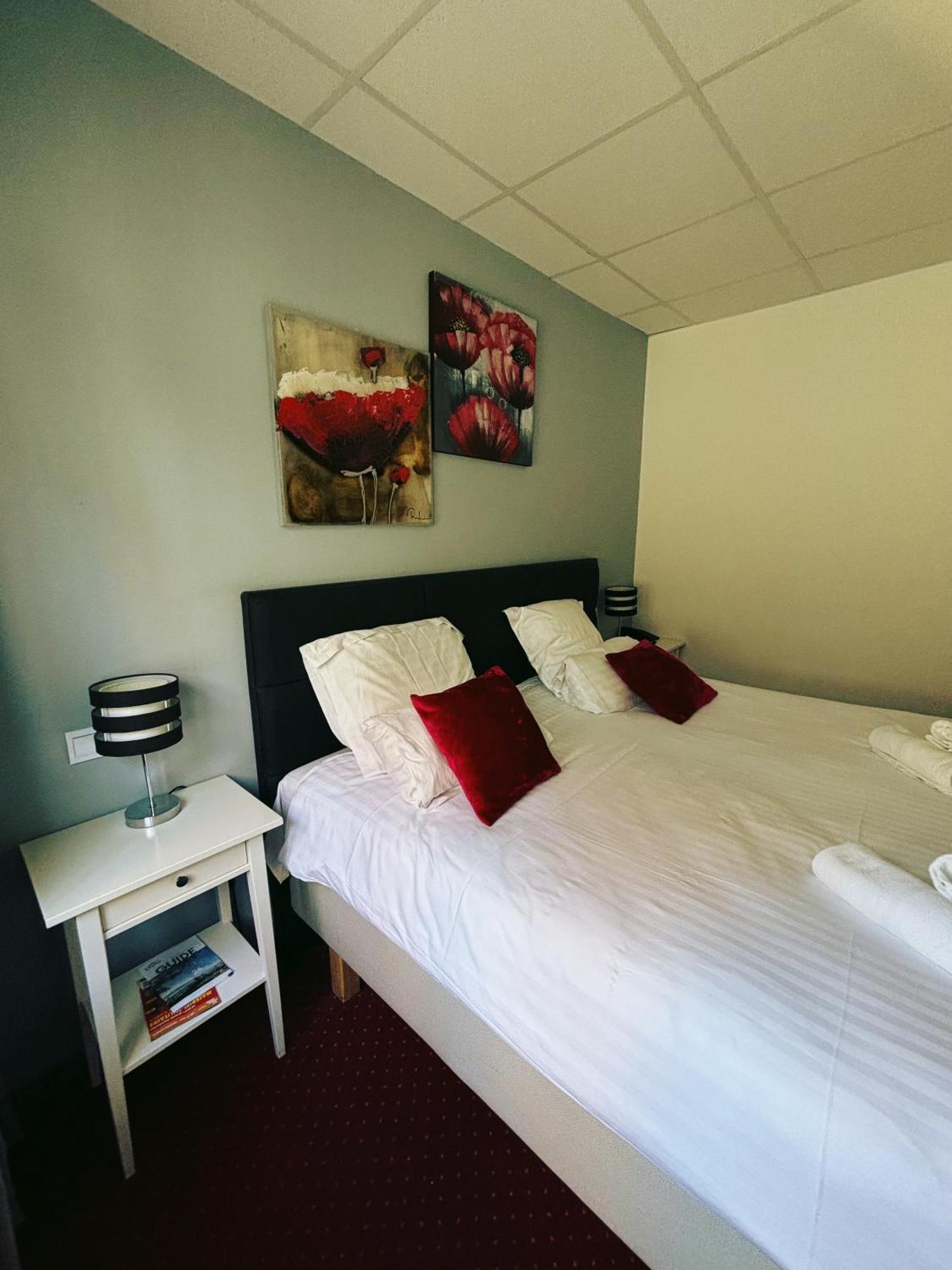 Hotel Le Divona "Au Coeur De Divonne" מראה חיצוני תמונה