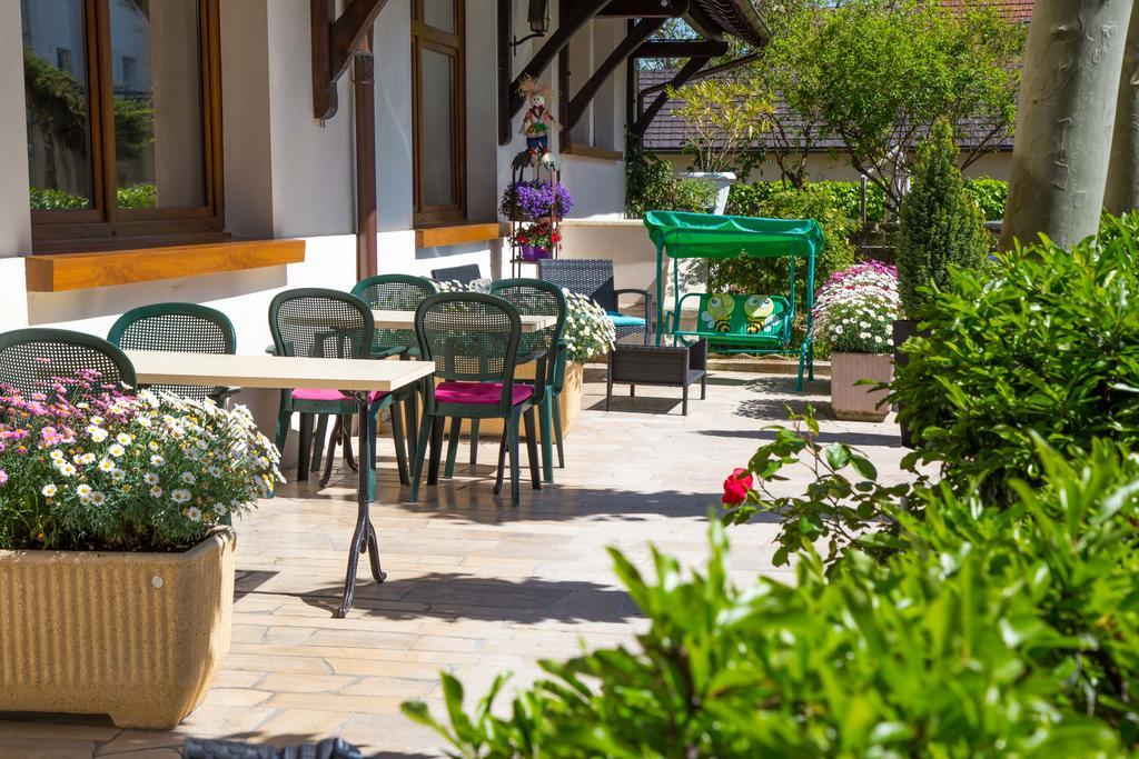 Hotel Le Divona "Au Coeur De Divonne" מראה חיצוני תמונה